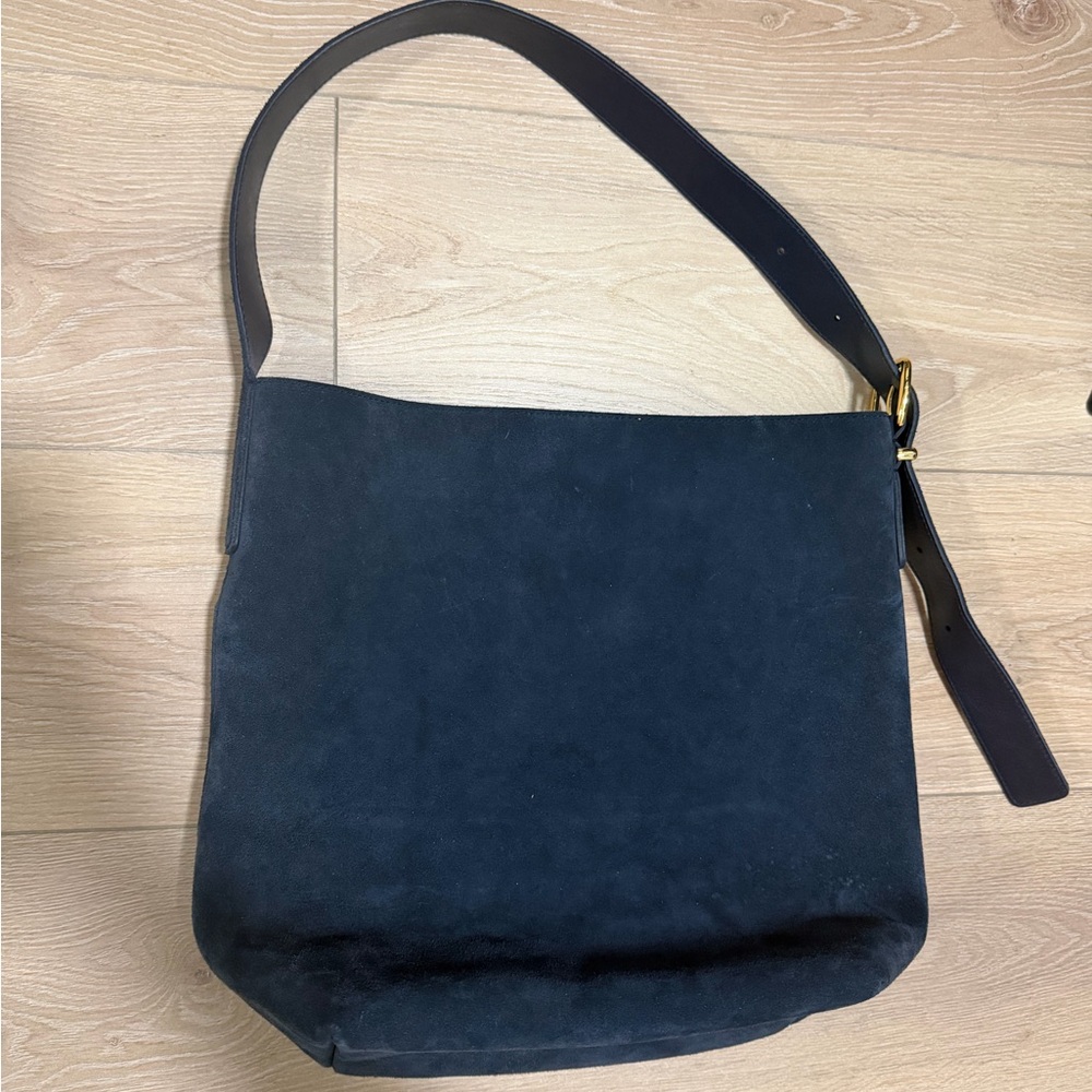 Madewell Essential Bucket Tote in Suede in Indigo